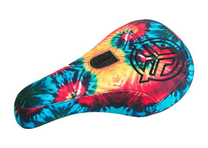 FEDERAL MID PIVOTAL LOGO SEAT - TIE DYE WITH THICKER BLACK EMBROIDERY